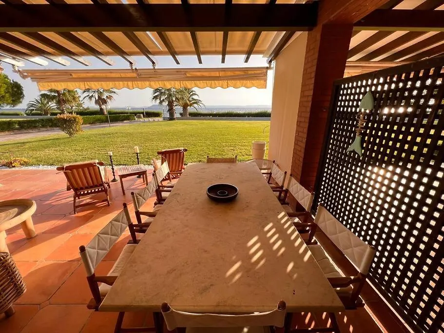 The Absolute Beachfront Villa Metokhion Konstamonitou